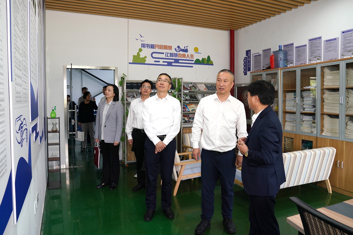 20241009市國資委黨委書記、主任陳文榮調研嘉興市交通學校，右起吳曉斌、陳文榮、柏衛東、朱建華、李利（李阿梅 攝）.jpg